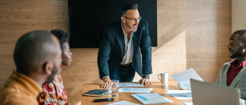 5 DIFFERENT LEADERSHIP STYLES AND WHEN TO USE THEM